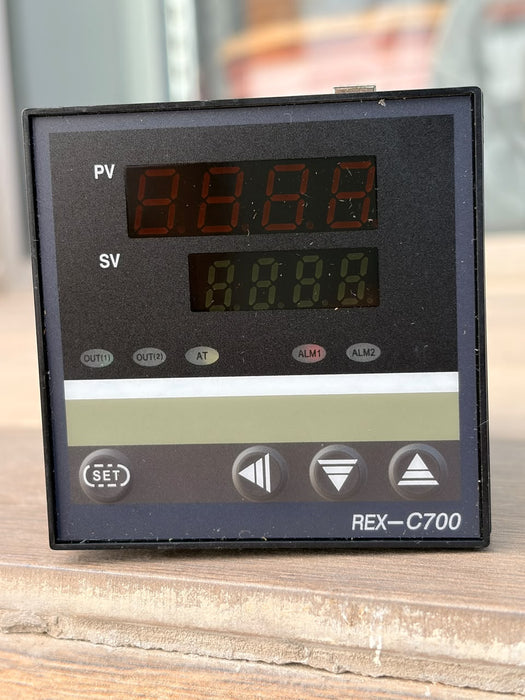 REX–C700 DIGITIAL PID TEMPERATURE CONTROLLER INDUSSTRIAL PANEL-MOUNDTED DEVICE DESIGNED AUTOMATIC TEMPERATURE MONITORING AND ADJUSTMENT USING PROPORTIONAL INTERGRAL DERIVATIVE