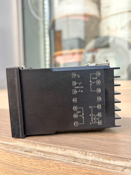 REX–C700 DIGITIAL PID TEMPERATURE CONTROLLER INDUSSTRIAL PANEL-MOUNDTED DEVICE DESIGNED AUTOMATIC TEMPERATURE MONITORING AND ADJUSTMENT USING PROPORTIONAL INTERGRAL DERIVATIVE