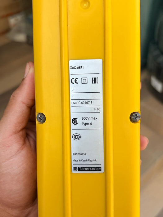 Schneider Electric Harmony XACA671 Pendant Control Station Designed For Single-Speed Crane And Hoist Operations